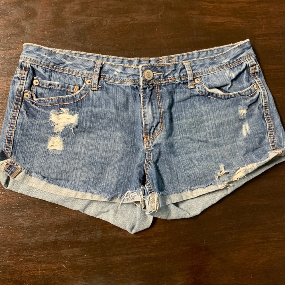 🧡 50% off bundles!  Rue 21 distressed jean shorts